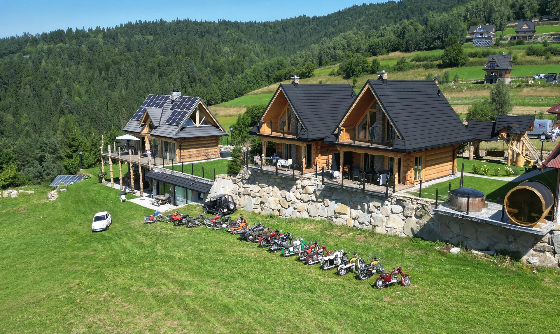 Huba Home – domki z bali z lotu ptaka, Czorsztyn