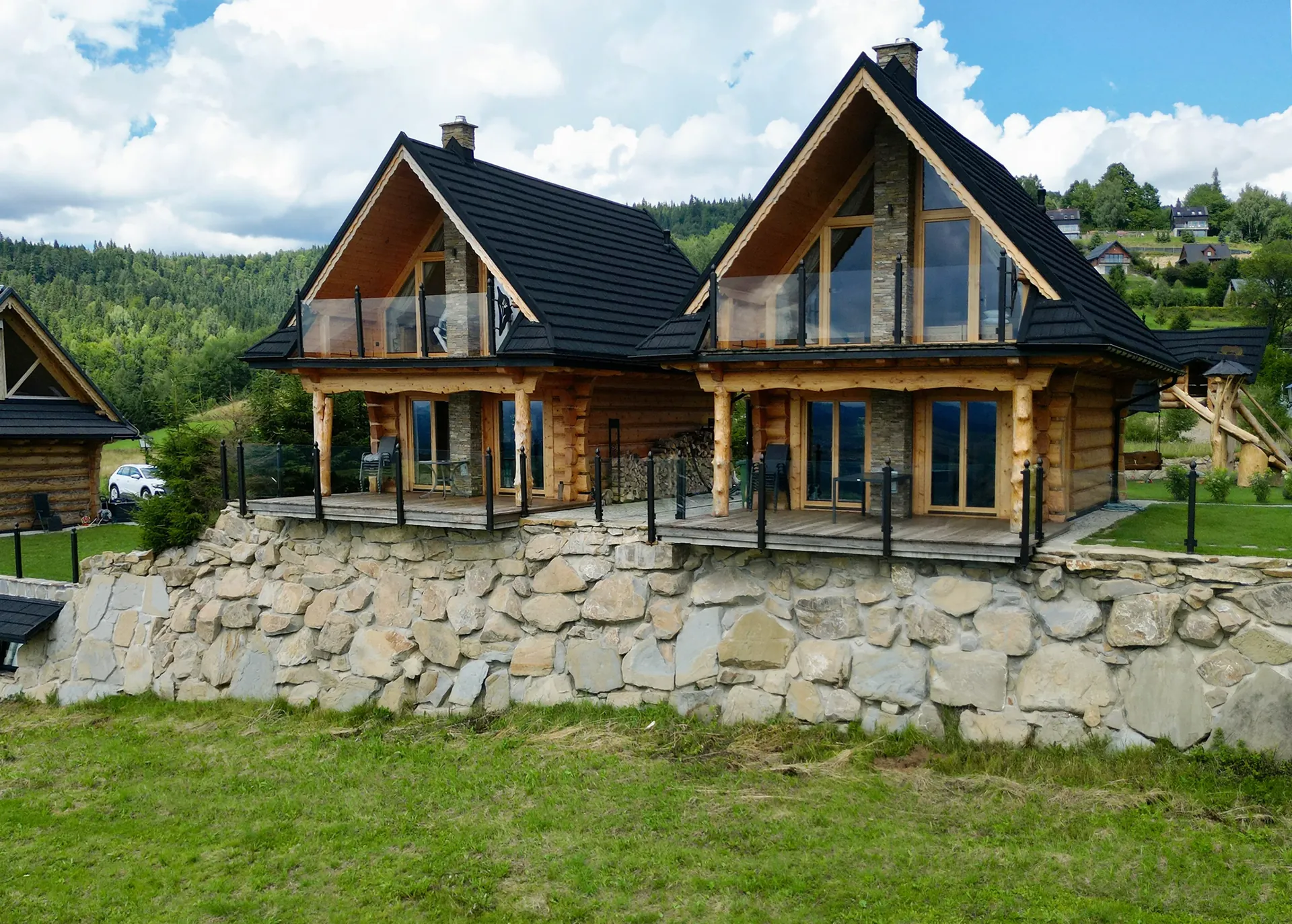 Domki z bali Huba Home – widok z zewnątrz, Czorsztyn