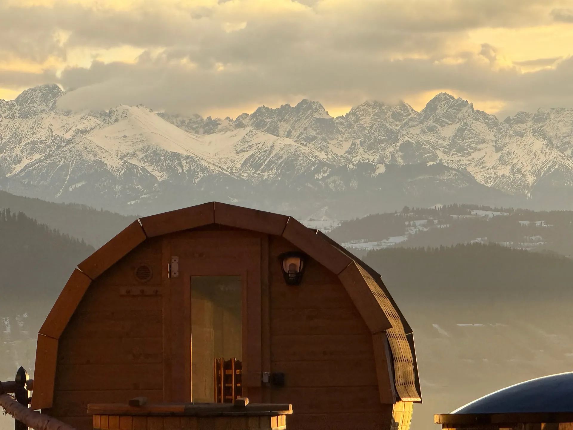 Jacuzzi z widokiem na panoramę Tatr i gór Czorsztyn
