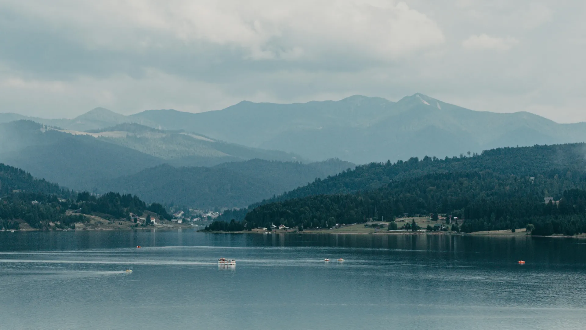 Jezioro Czorsztyńskie – widok na Tatry i Pieniny, atrakcje okolicy Huba Home