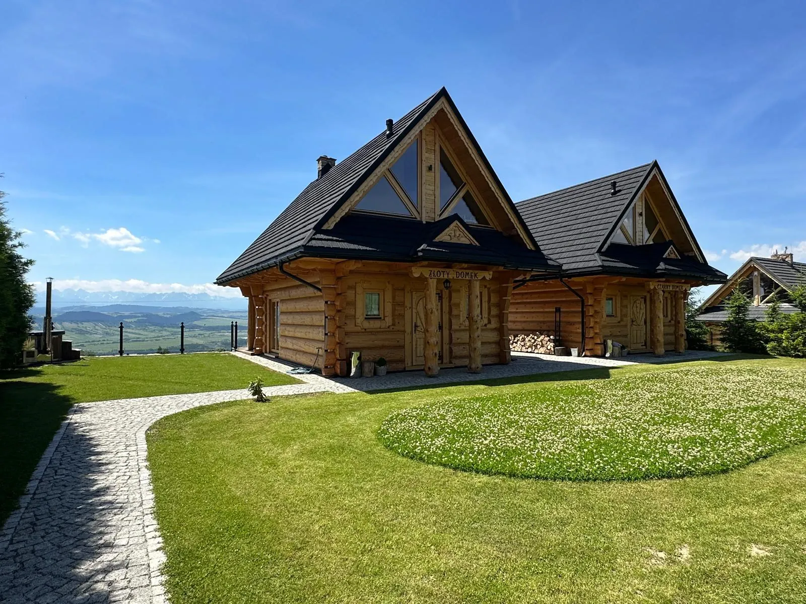 Domek Złoty – ogród z widokiem na Tatry, lato